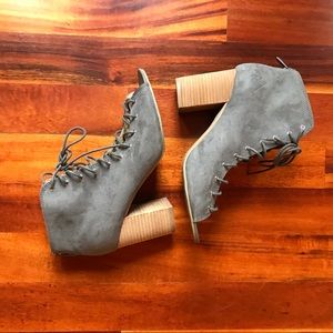 Chinese Laundry lace up booties Size 11💕